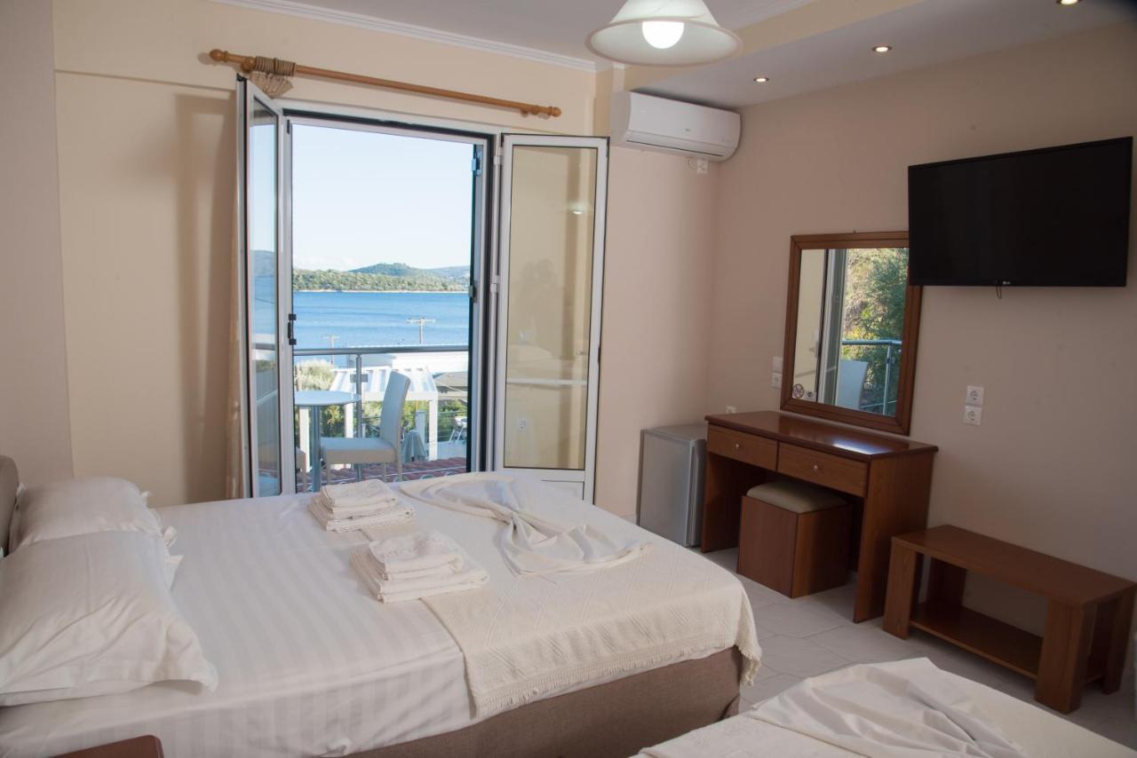 Oasis Hotel Perigiali Bagian luar foto