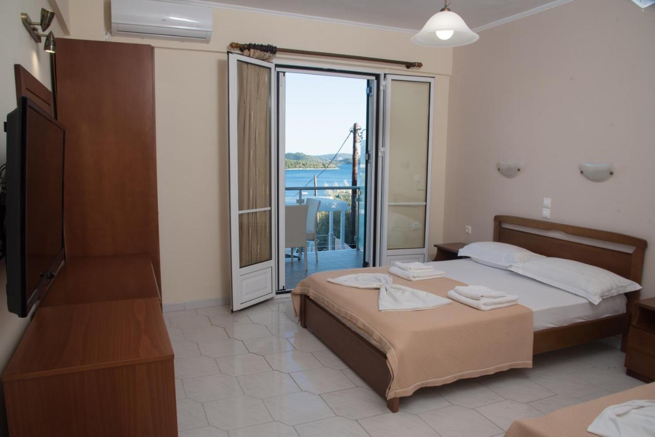 Oasis Hotel Perigiali Bagian luar foto