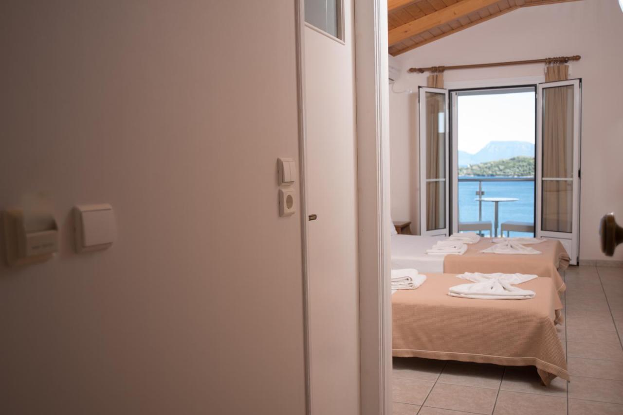 Oasis Hotel Perigiali Bagian luar foto