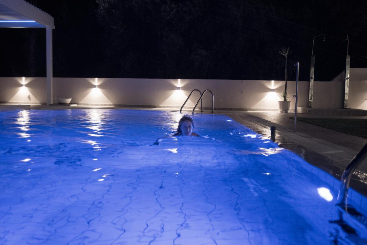 Oasis Hotel Perigiali Bagian luar foto