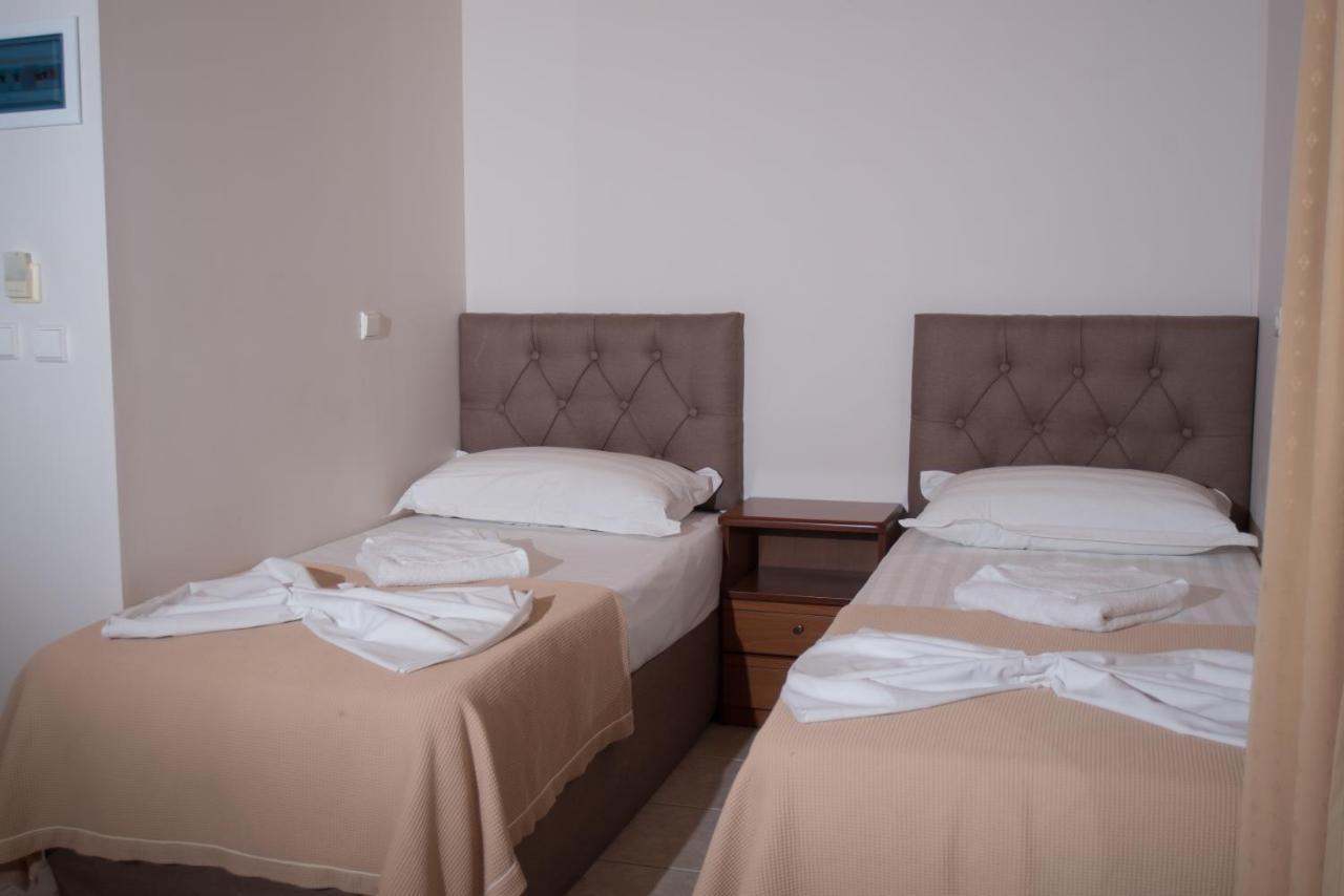 Oasis Hotel Perigiali Bagian luar foto