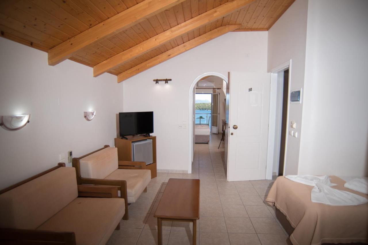 Oasis Hotel Perigiali Bagian luar foto