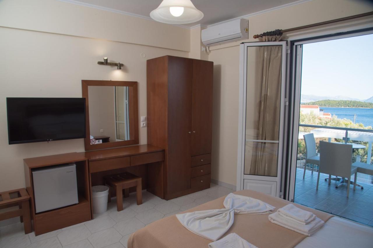 Oasis Hotel Perigiali Bagian luar foto