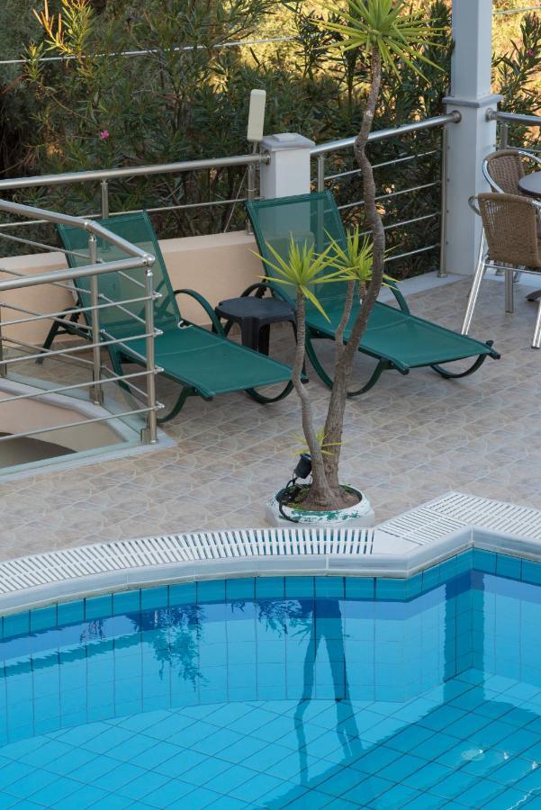 Oasis Hotel Perigiali Bagian luar foto