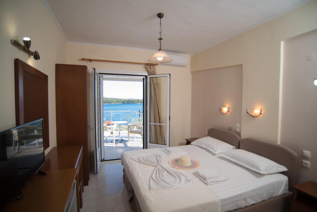 Oasis Hotel Perigiali Bagian luar foto