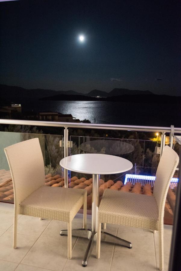Oasis Hotel Perigiali Bagian luar foto