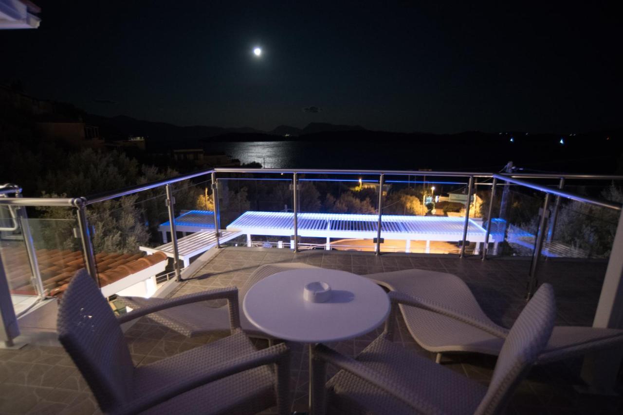 Oasis Hotel Perigiali Bagian luar foto