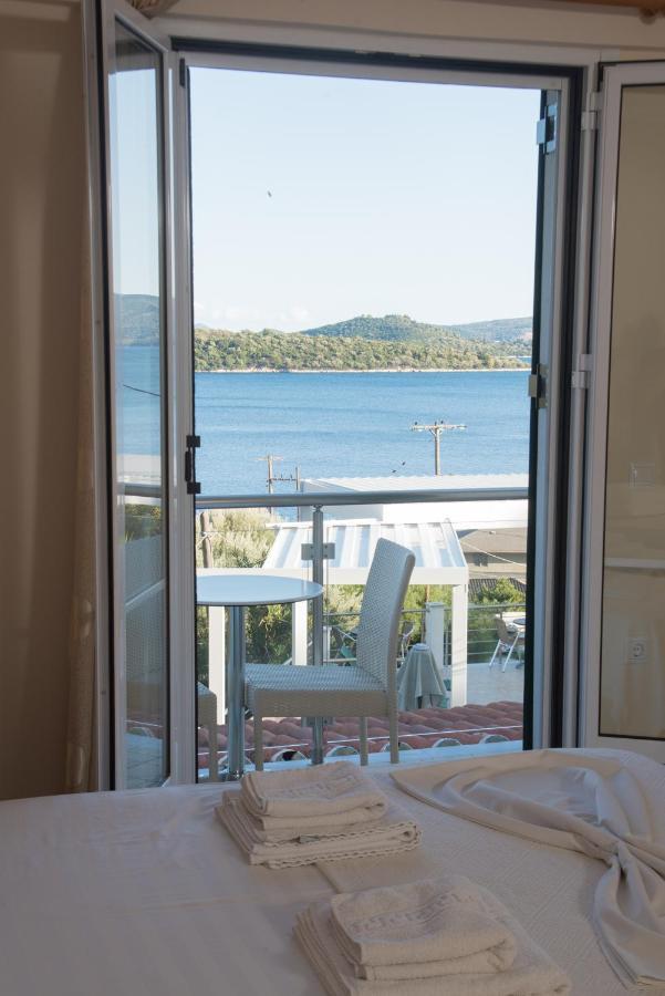 Oasis Hotel Perigiali Bagian luar foto
