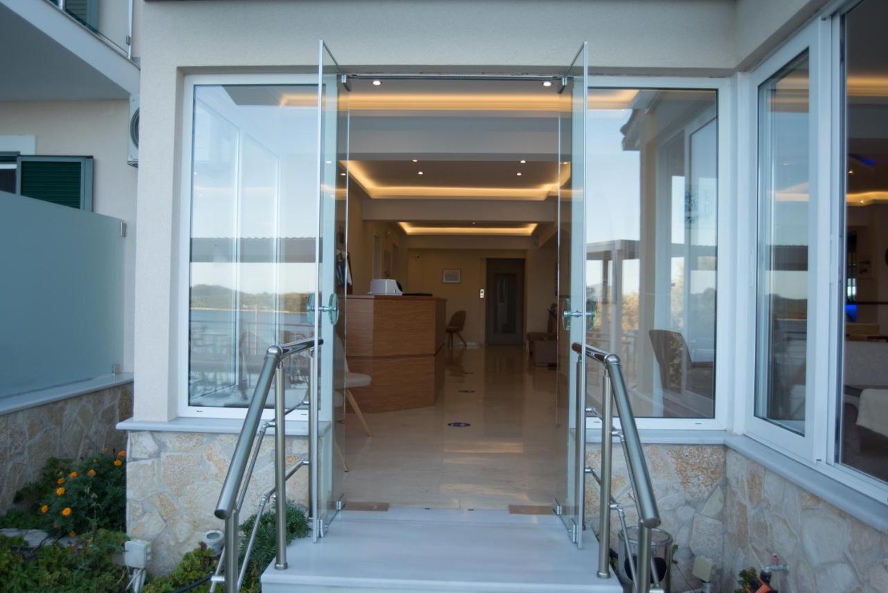 Oasis Hotel Perigiali Bagian luar foto