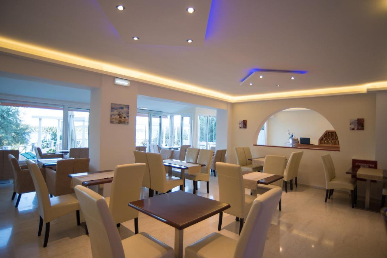 Oasis Hotel Perigiali Bagian luar foto