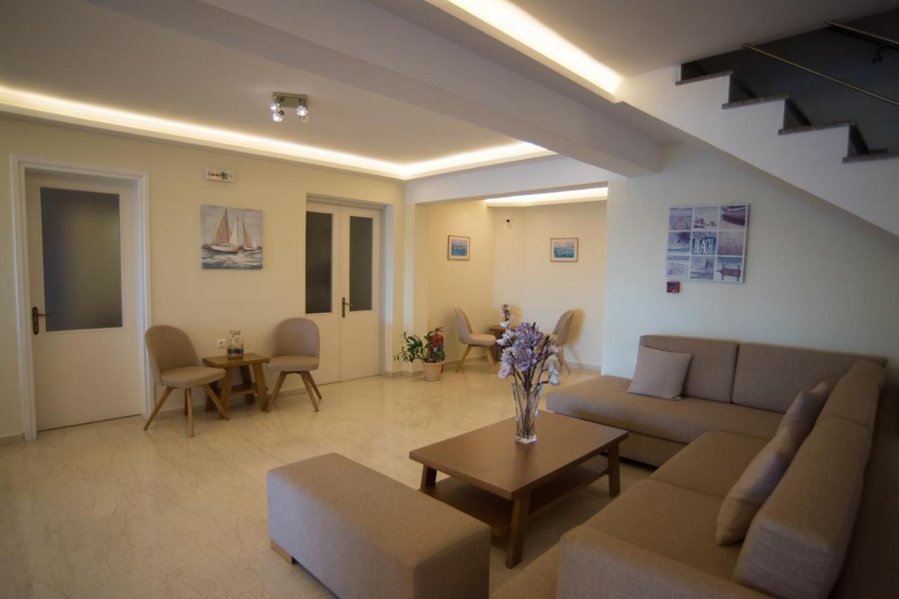 Oasis Hotel Perigiali Bagian luar foto
