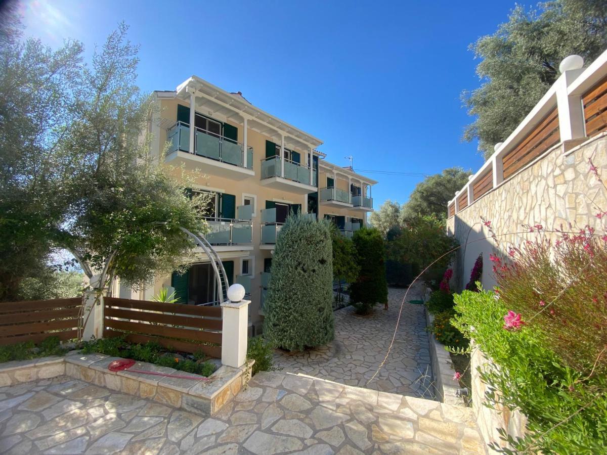 Oasis Hotel Perigiali Bagian luar foto