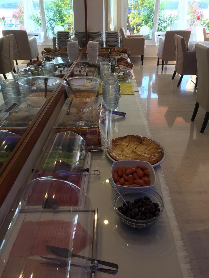 Oasis Hotel Perigiali Bagian luar foto